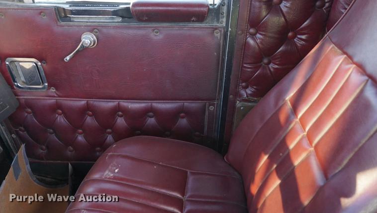 image for item DB0296 1986 Kenworth T600 semi truck