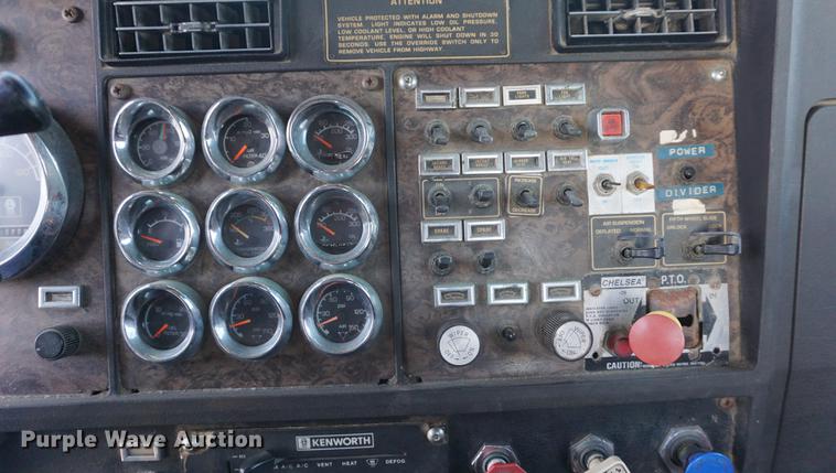 image for item DB0296 1986 Kenworth T600 semi truck