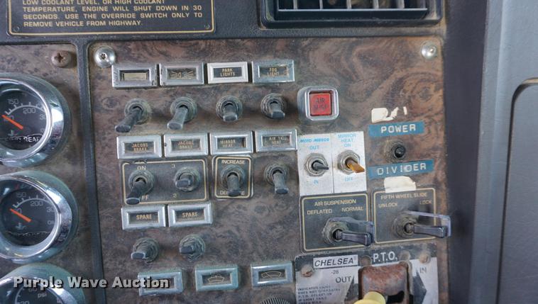 image for item DB0296 1986 Kenworth T600 semi truck