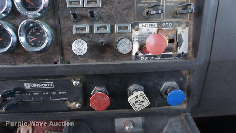 image for item DB0296 1986 Kenworth T600 semi truck