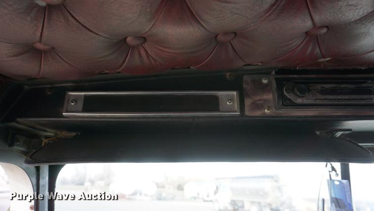 image for item DB0296 1986 Kenworth T600 semi truck