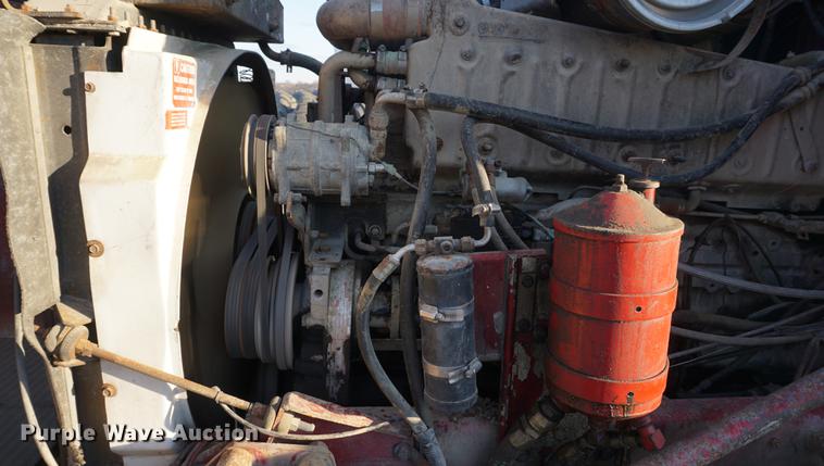 image for item DB0296 1986 Kenworth T600 semi truck