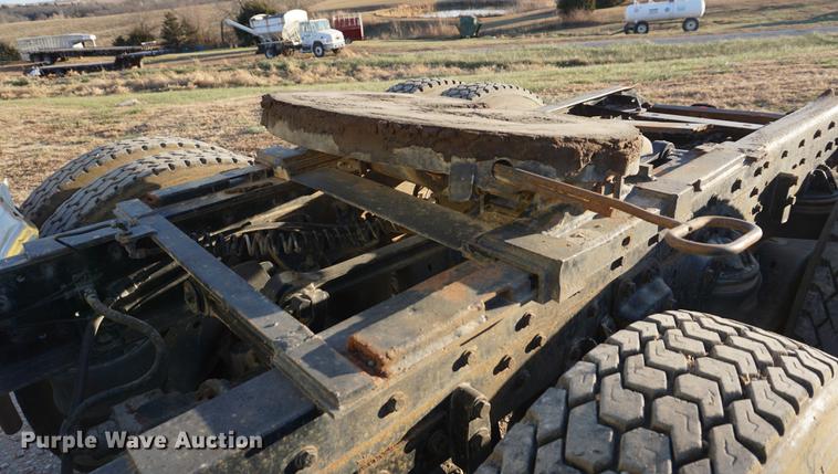 image for item DB0296 1986 Kenworth T600 semi truck