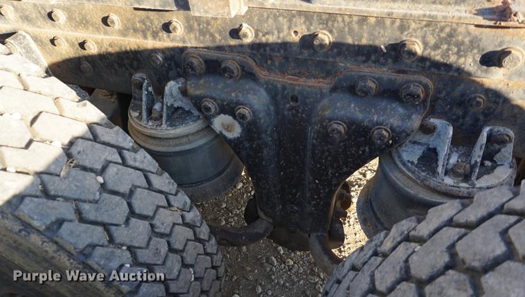 image for item DB0296 1986 Kenworth T600 semi truck