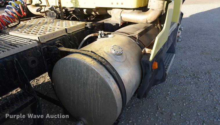 image for item DB0296 1986 Kenworth T600 semi truck