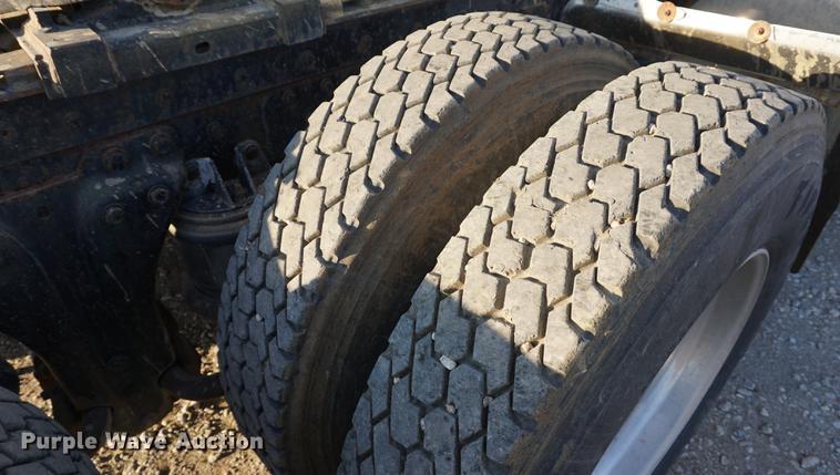 image for item DB0296 1986 Kenworth T600 semi truck