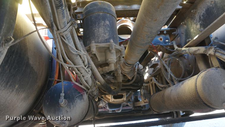 image for item DB0296 1986 Kenworth T600 semi truck