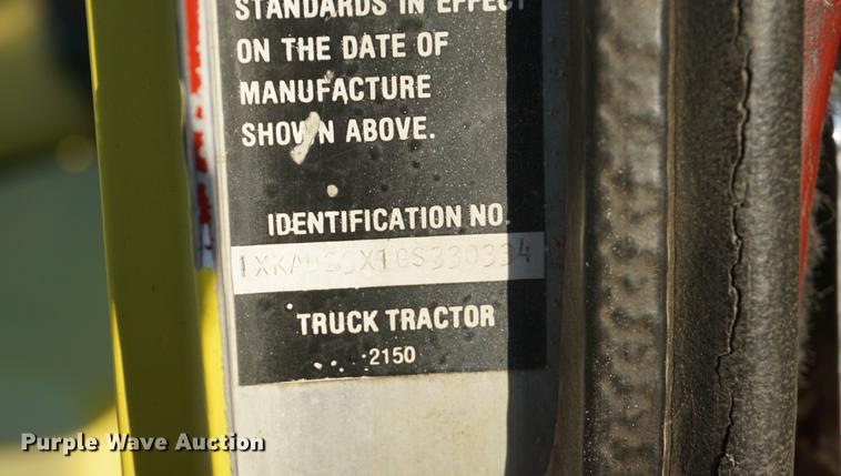 image for item DB0296 1986 Kenworth T600 semi truck