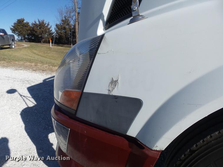 image for item DB6250 2005 Volvo 4NL42T/300 semi truck