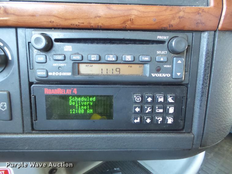 image for item DB6250 2005 Volvo 4NL42T/300 semi truck