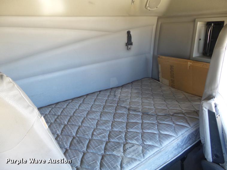 image for item DB6250 2005 Volvo 4NL42T/300 semi truck