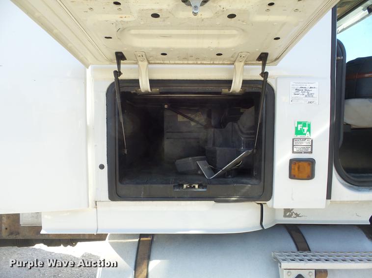 image for item DB6250 2005 Volvo 4NL42T/300 semi truck