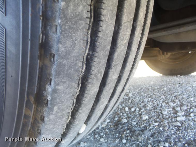 image for item DB6250 2005 Volvo 4NL42T/300 semi truck