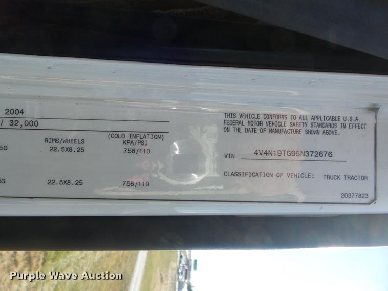 image for item DB6250 2005 Volvo 4NL42T/300 semi truck