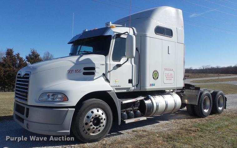 image for item DB6251 2011 Mack CHU613 semi truck