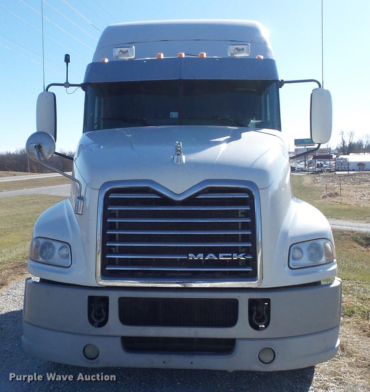 image for item DB6251 2011 Mack CHU613 semi truck