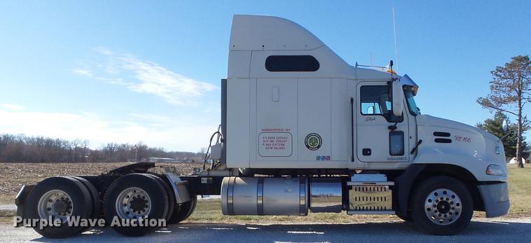 image for item DB6251 2011 Mack CHU613 semi truck