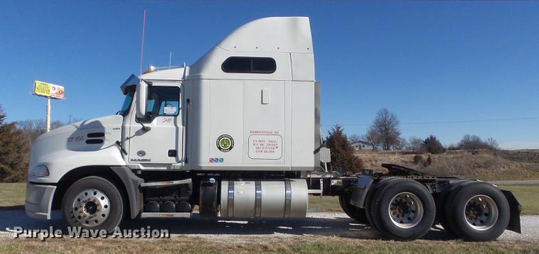 image for item DB6251 2011 Mack CHU613 semi truck