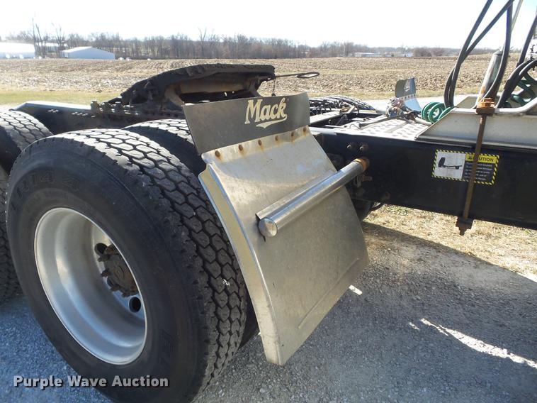 image for item DB6251 2011 Mack CHU613 semi truck