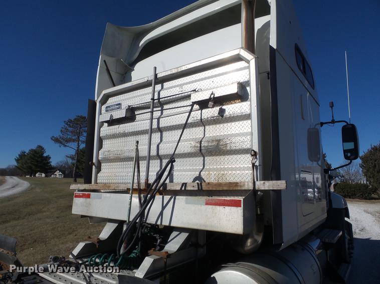 image for item DB6251 2011 Mack CHU613 semi truck