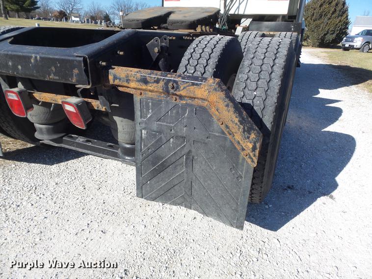 image for item DB6251 2011 Mack CHU613 semi truck