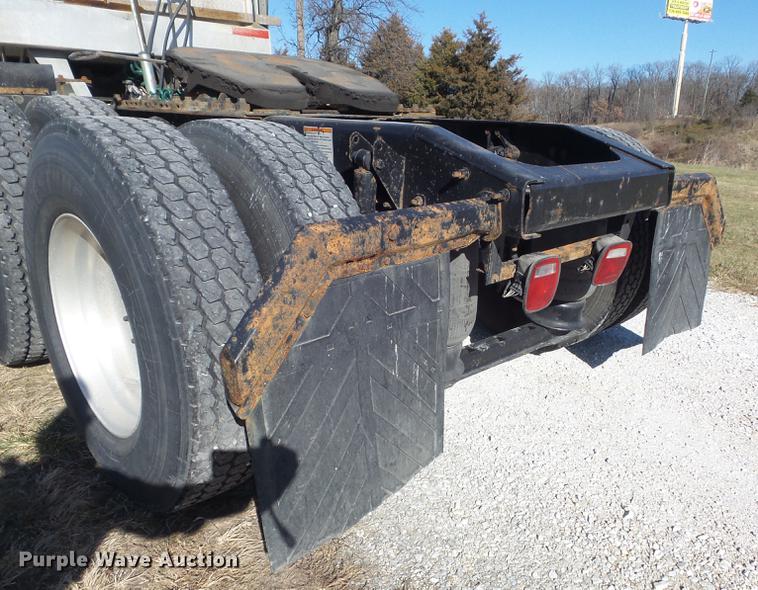 image for item DB6251 2011 Mack CHU613 semi truck