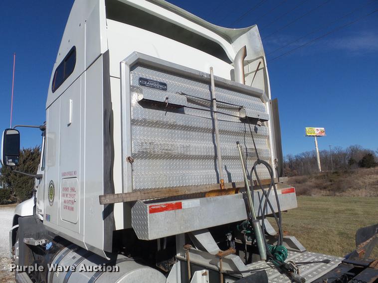 image for item DB6251 2011 Mack CHU613 semi truck