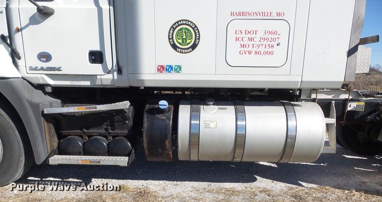 image for item DB6251 2011 Mack CHU613 semi truck