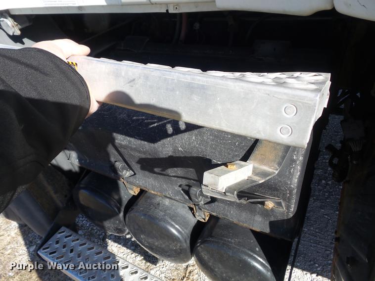 image for item DB6251 2011 Mack CHU613 semi truck