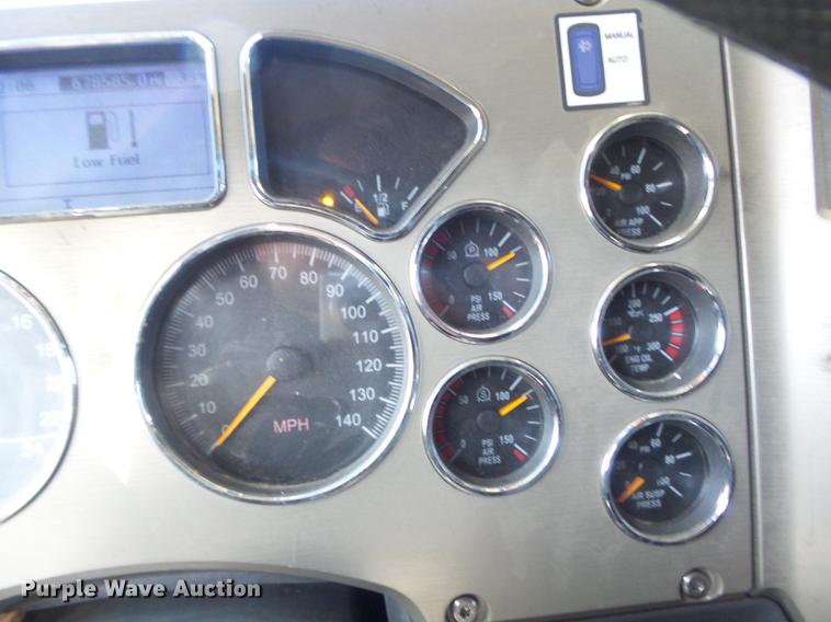 image for item DB6251 2011 Mack CHU613 semi truck