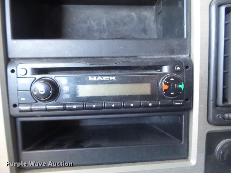 image for item DB6251 2011 Mack CHU613 semi truck