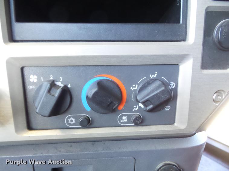 image for item DB6251 2011 Mack CHU613 semi truck