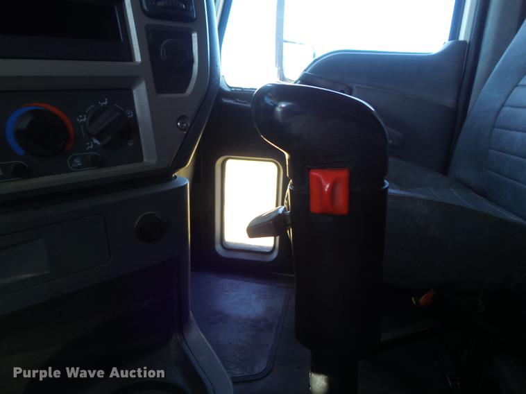 image for item DB6251 2011 Mack CHU613 semi truck