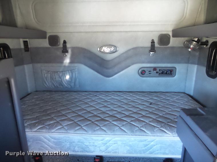 image for item DB6251 2011 Mack CHU613 semi truck