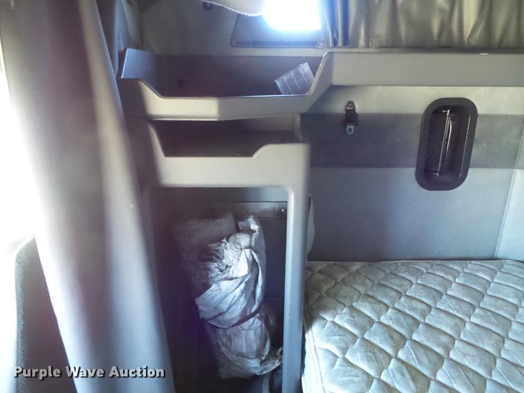 image for item DB6251 2011 Mack CHU613 semi truck