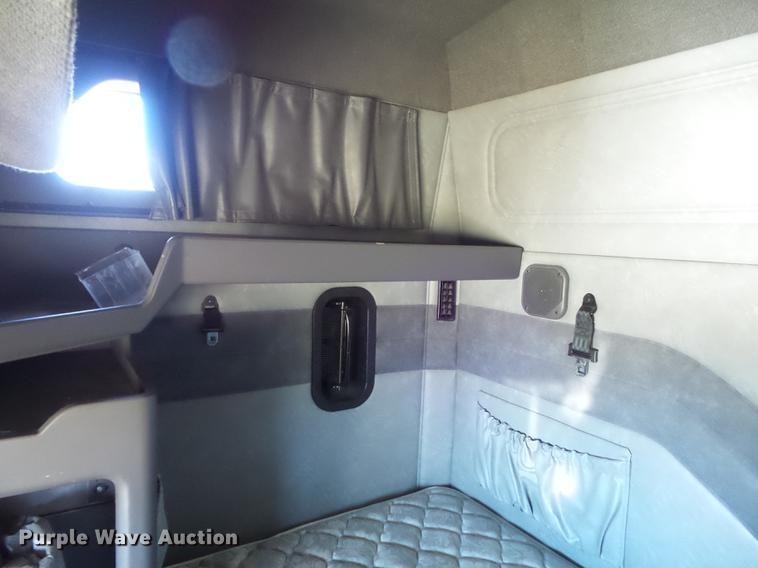 image for item DB6251 2011 Mack CHU613 semi truck