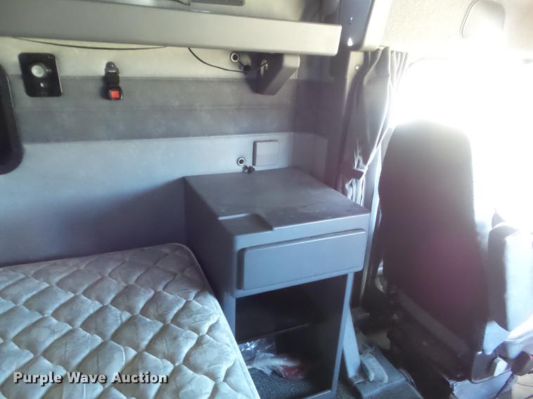 image for item DB6251 2011 Mack CHU613 semi truck