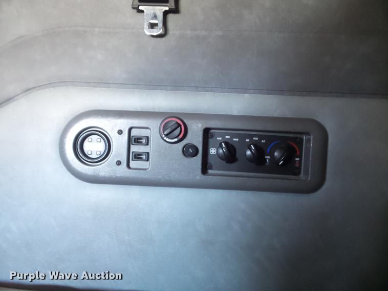 image for item DB6251 2011 Mack CHU613 semi truck