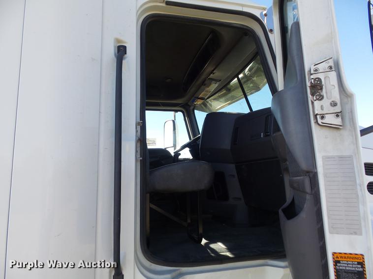 image for item DB6251 2011 Mack CHU613 semi truck