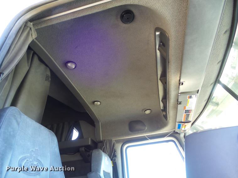 image for item DB6251 2011 Mack CHU613 semi truck