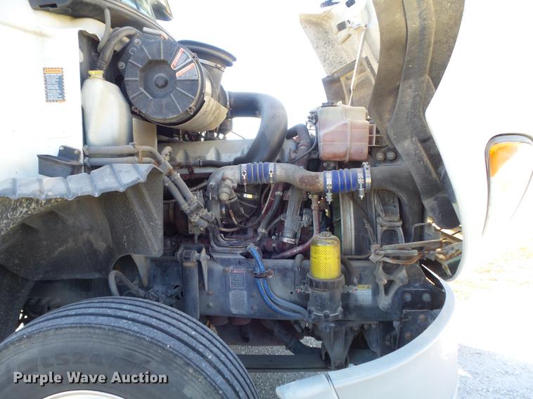 image for item DB6251 2011 Mack CHU613 semi truck