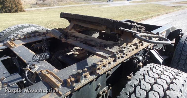 image for item DB6251 2011 Mack CHU613 semi truck