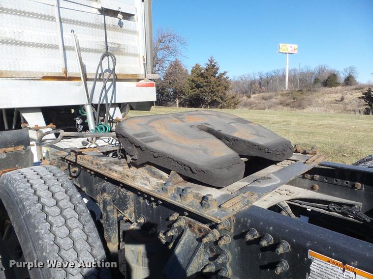 image for item DB6251 2011 Mack CHU613 semi truck