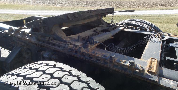 image for item DB6251 2011 Mack CHU613 semi truck