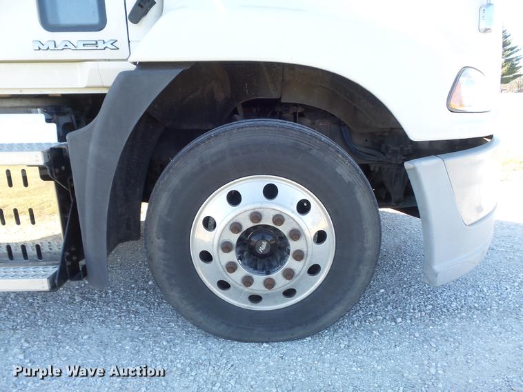 image for item DB6251 2011 Mack CHU613 semi truck