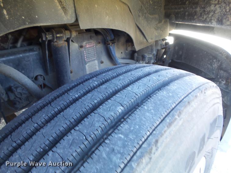 image for item DB6251 2011 Mack CHU613 semi truck