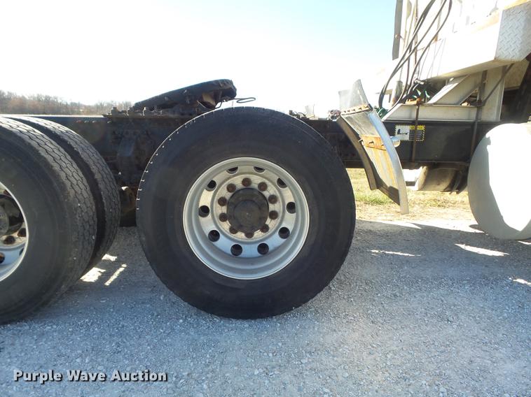 image for item DB6251 2011 Mack CHU613 semi truck