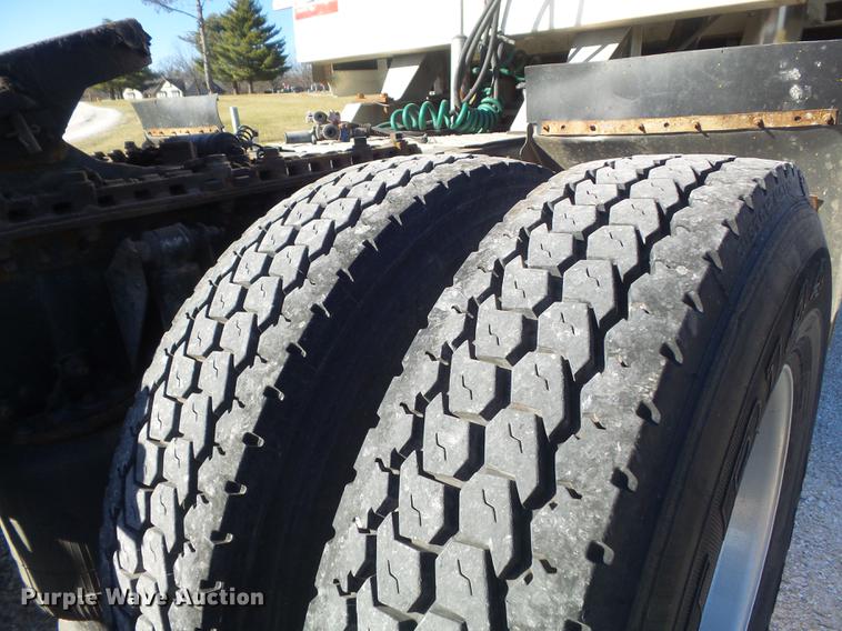 image for item DB6251 2011 Mack CHU613 semi truck