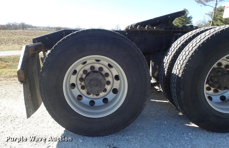 image for item DB6251 2011 Mack CHU613 semi truck