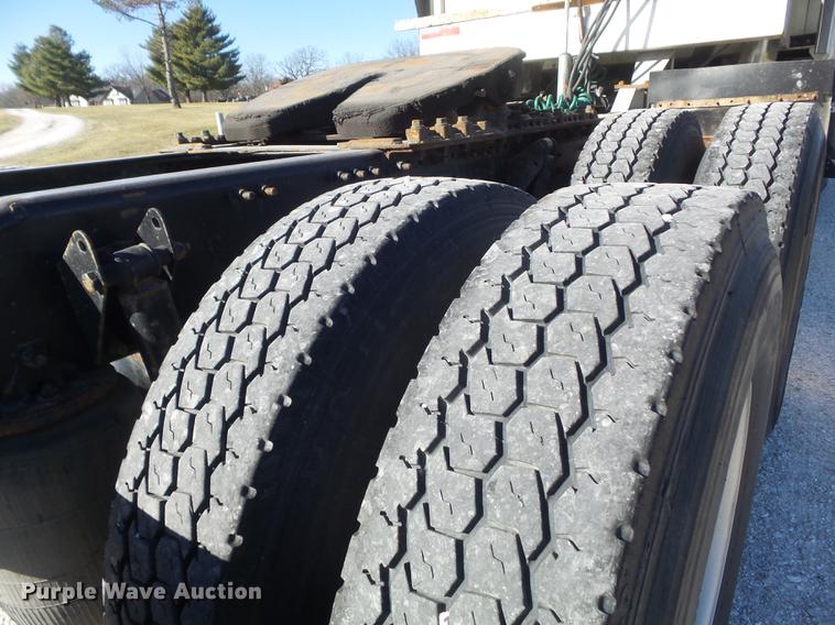 image for item DB6251 2011 Mack CHU613 semi truck